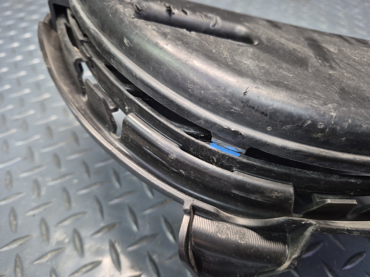 2010-2013 Porsche Panamera 970 Front Lower Center Bumper Grille Damaged