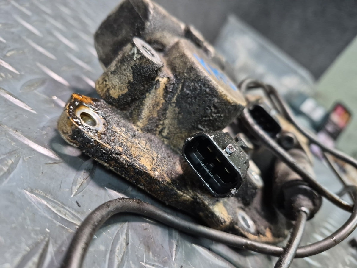 08-11 Mercedes W221 S63 AMG 6.3L M156 Right Engine Camshaft Adjuster Cover OEM