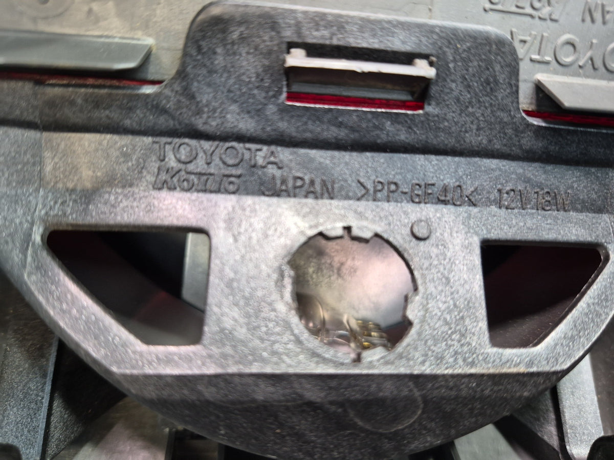 96-00 Toyota Chaser MARK2 JZX105 Grande Rear Third 3RD Brake Light Lamp OEM