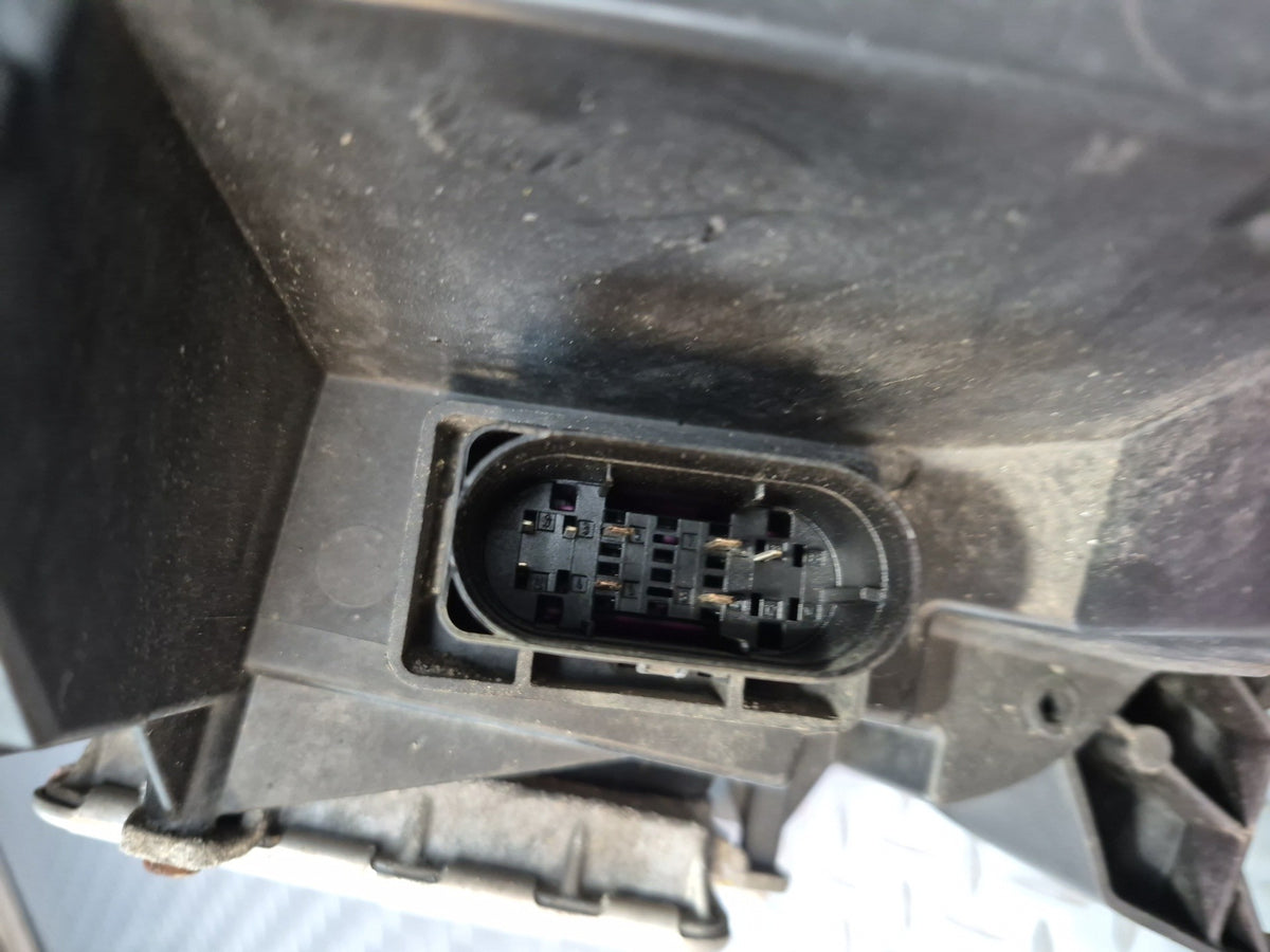 12-15 Mercedes W166 ML Front Right Adaptive Bi-xenon Headlight Lamp Defective