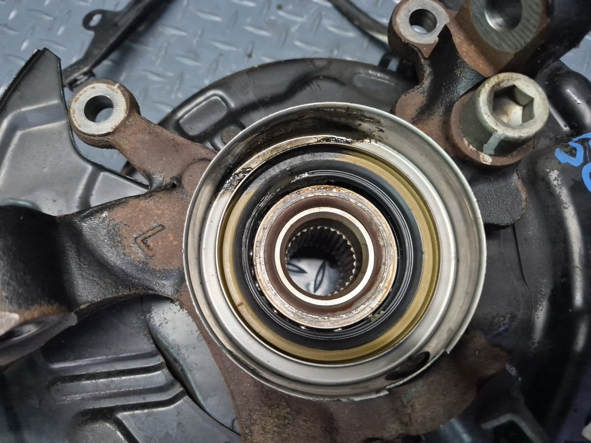 92-00 Lexus UZZ30L SC300 SC400 RWD Rear Left Spindle Knuckle Wheel Hub OEM