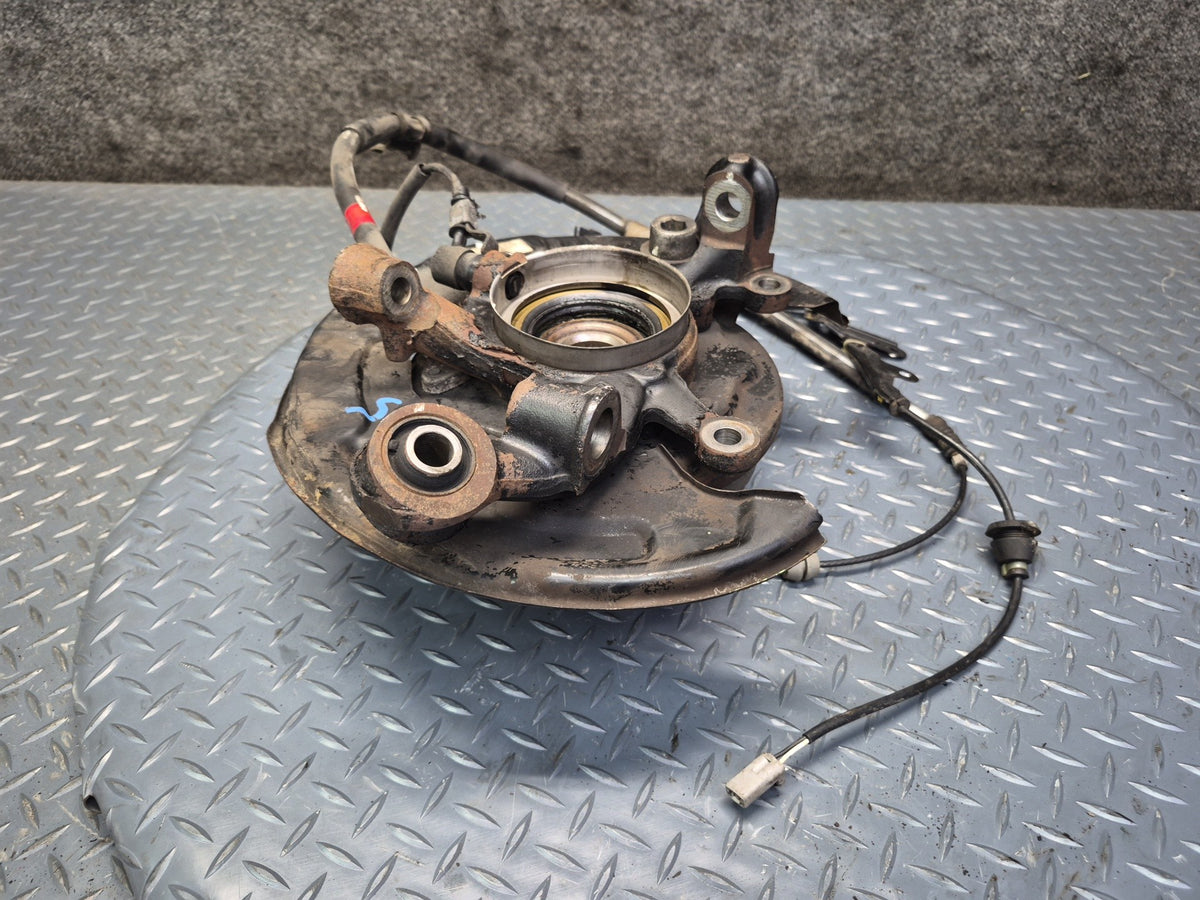 92-00 Lexus UZZ30L SC300 SC400 RWD Rear Right Spindle Knuckle Wheel Hub OEM