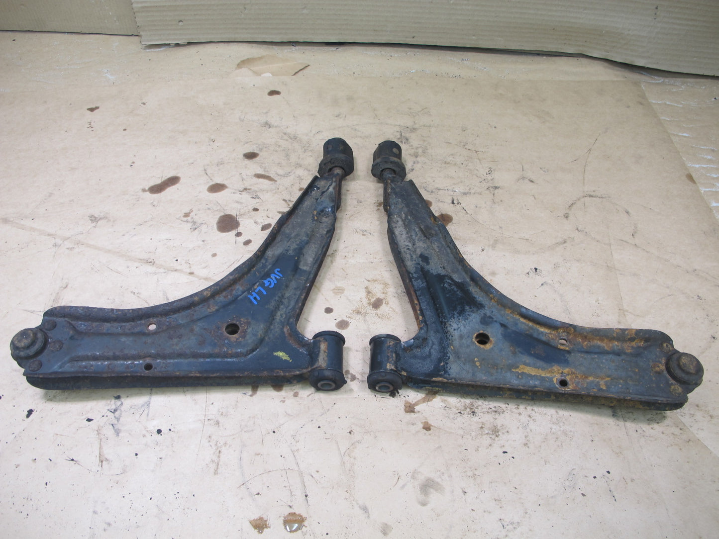 85-93 VW GOLF MK1 CABRIOLET SET OF 2 FRONT LOWER CONTROL ARM MOUNT OEM