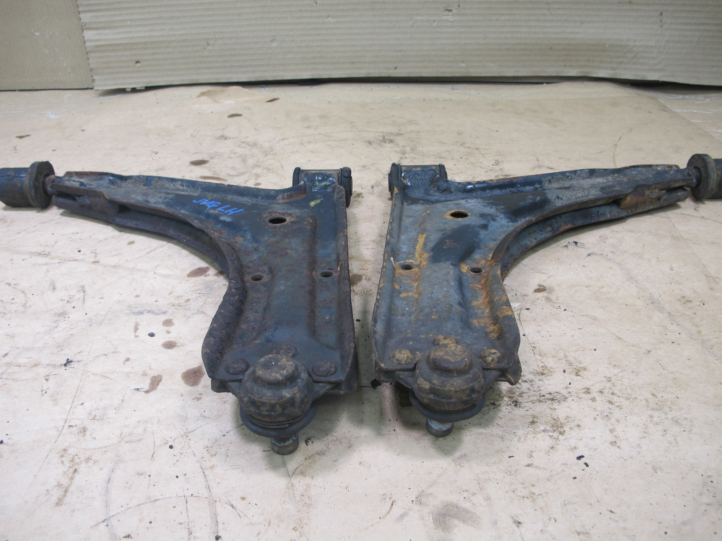 85-93 VW GOLF MK1 CABRIOLET SET OF 2 FRONT LOWER CONTROL ARM MOUNT OEM