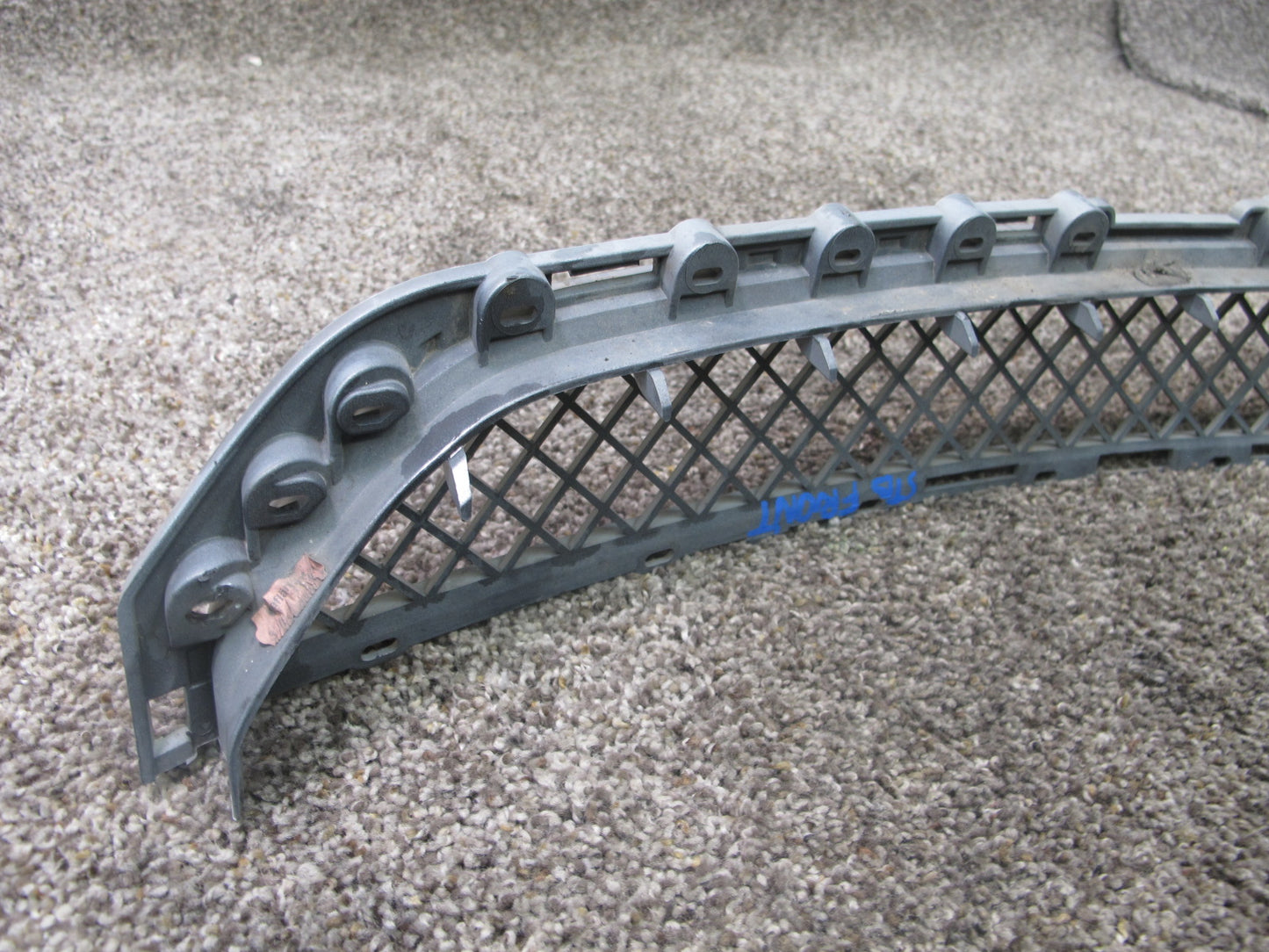 01-03 BMW E46 3-SERIES CONVERTIBLE FRONT BUMPER LOWER GRILLE 8204363 OEM