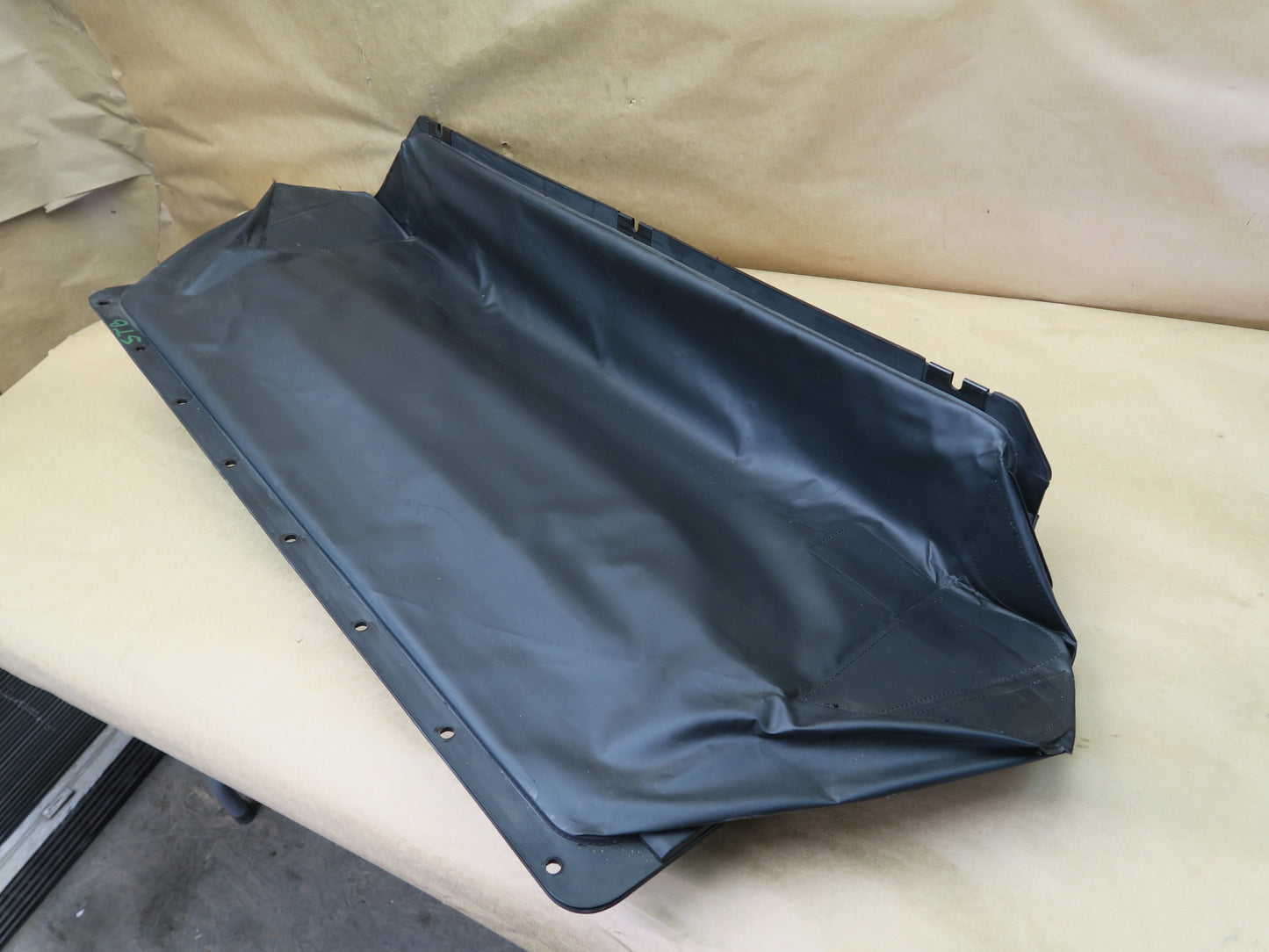 01-06 BMW E46 3-SERIES CONVERTIBLE FOLDING TOP COMPARTMENT COVER 8236837 OEM