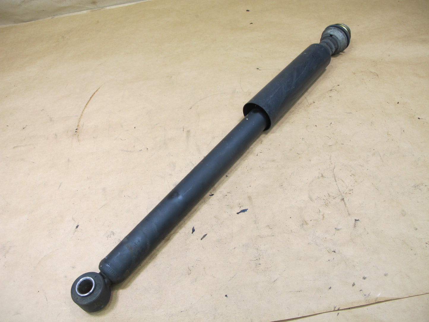 04-06 Toyota Scion XB Rear Right & Left Side Strut Shock Absorber Set OEM