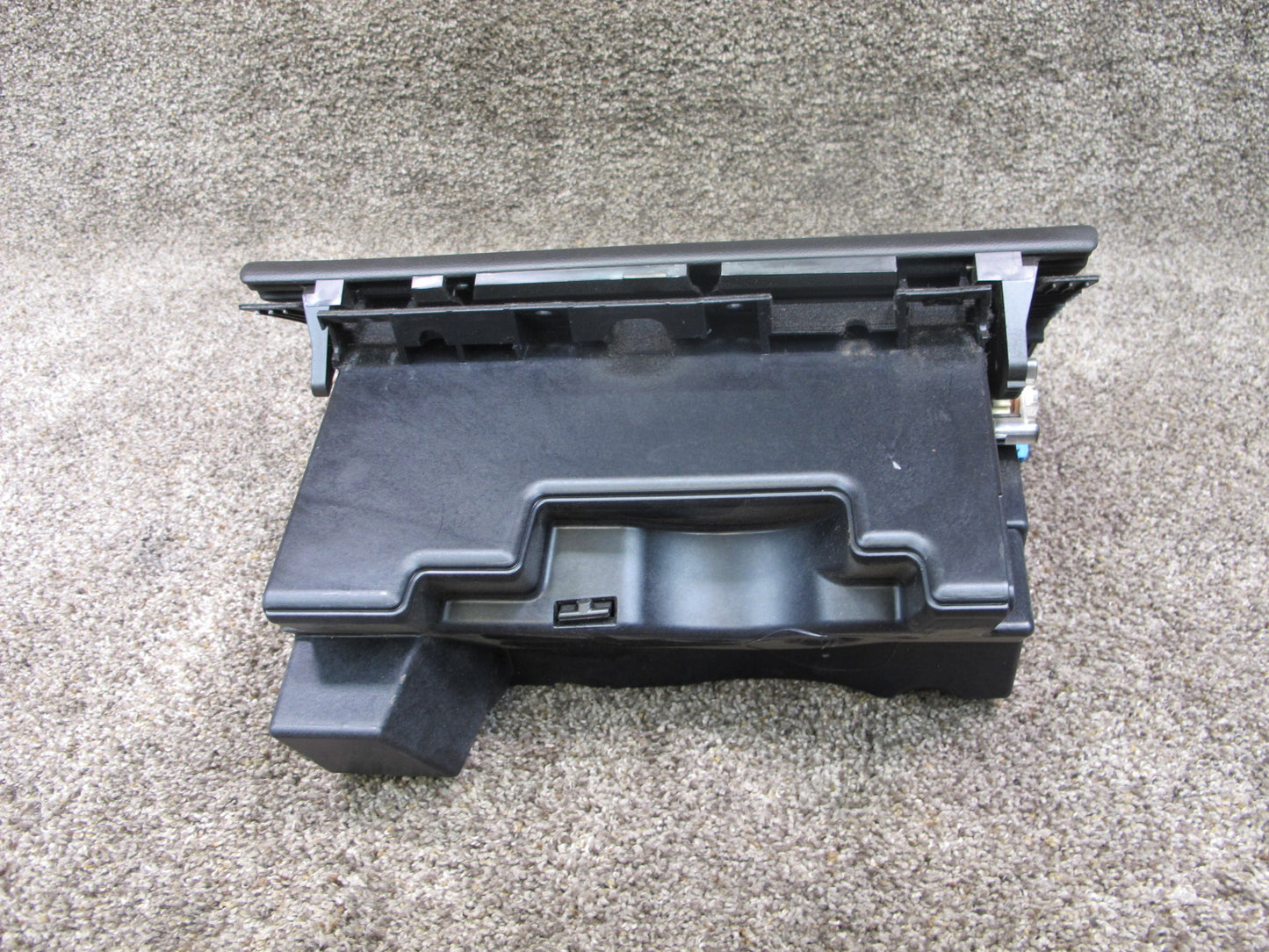 08-14 CADILLAC CTS-S DASH FRONT RIGHT GLOVE BOX COMPARTMENT STORAGE OEM