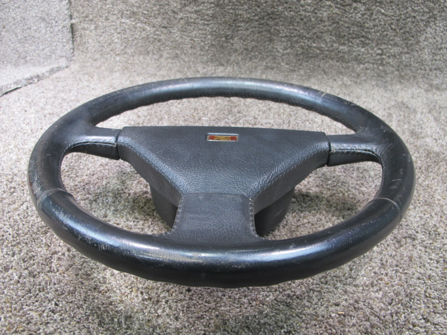 84-89 NISSAN Z31 300ZX LEATHER STEERING W HORN PAD OEM