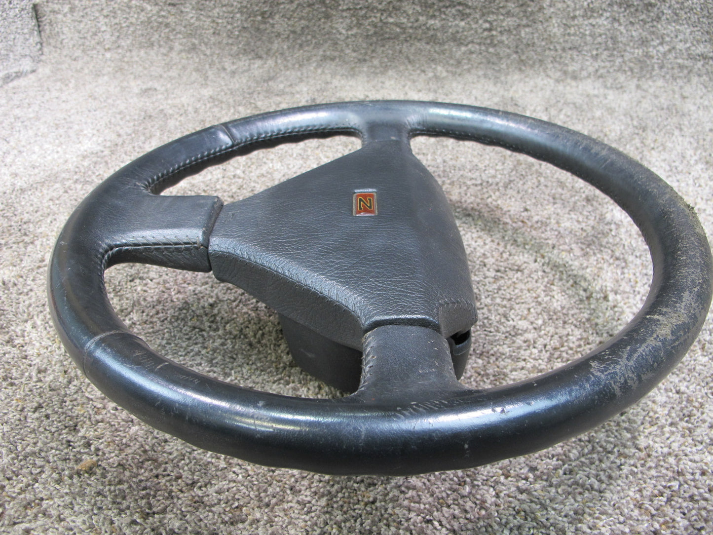 84-89 NISSAN Z31 300ZX LEATHER STEERING W HORN PAD OEM