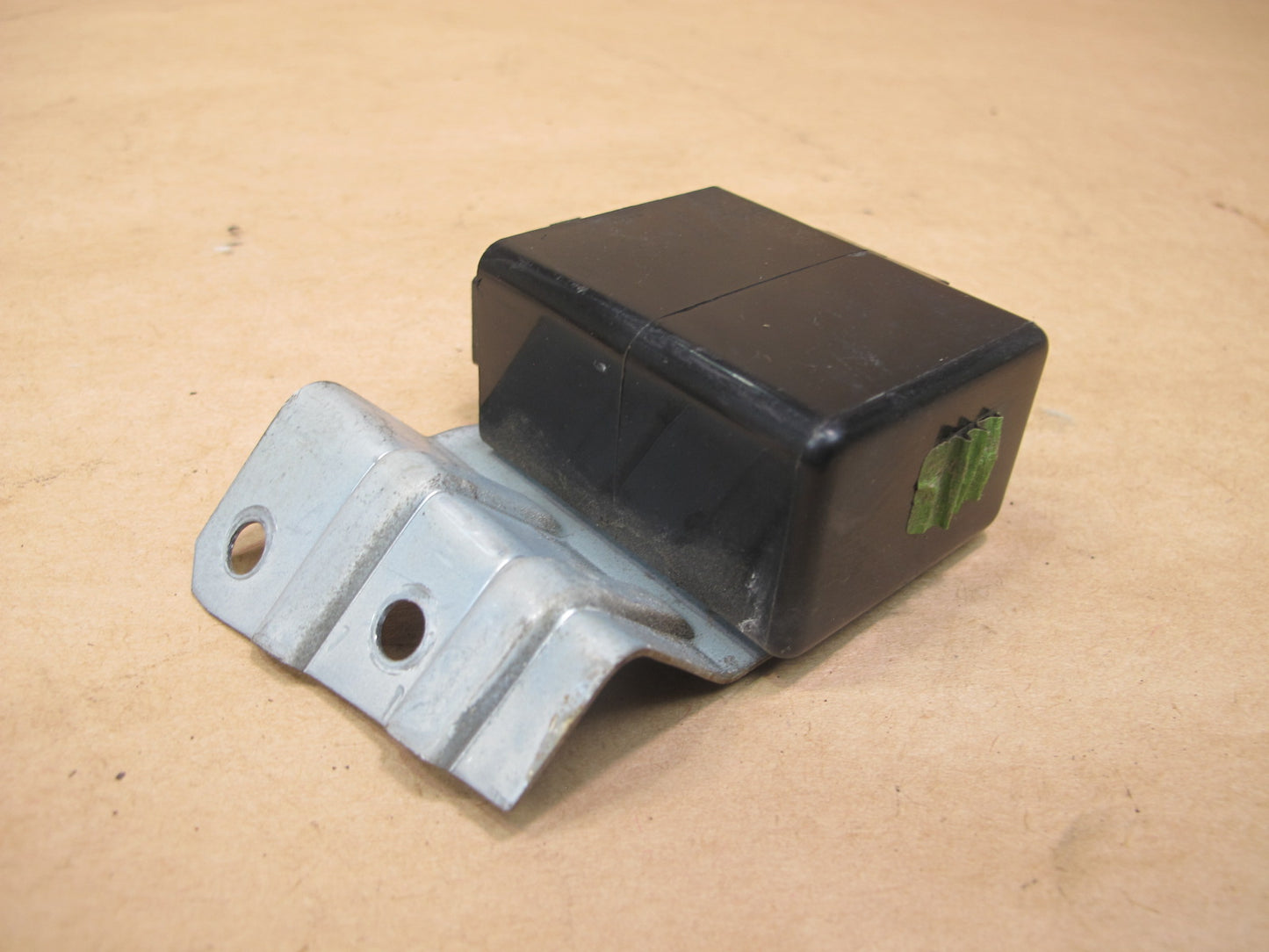 84-89 NISSAN Z31 300ZX SET OF 2 SEATBELT & BLUE RELAY MODULE OEM