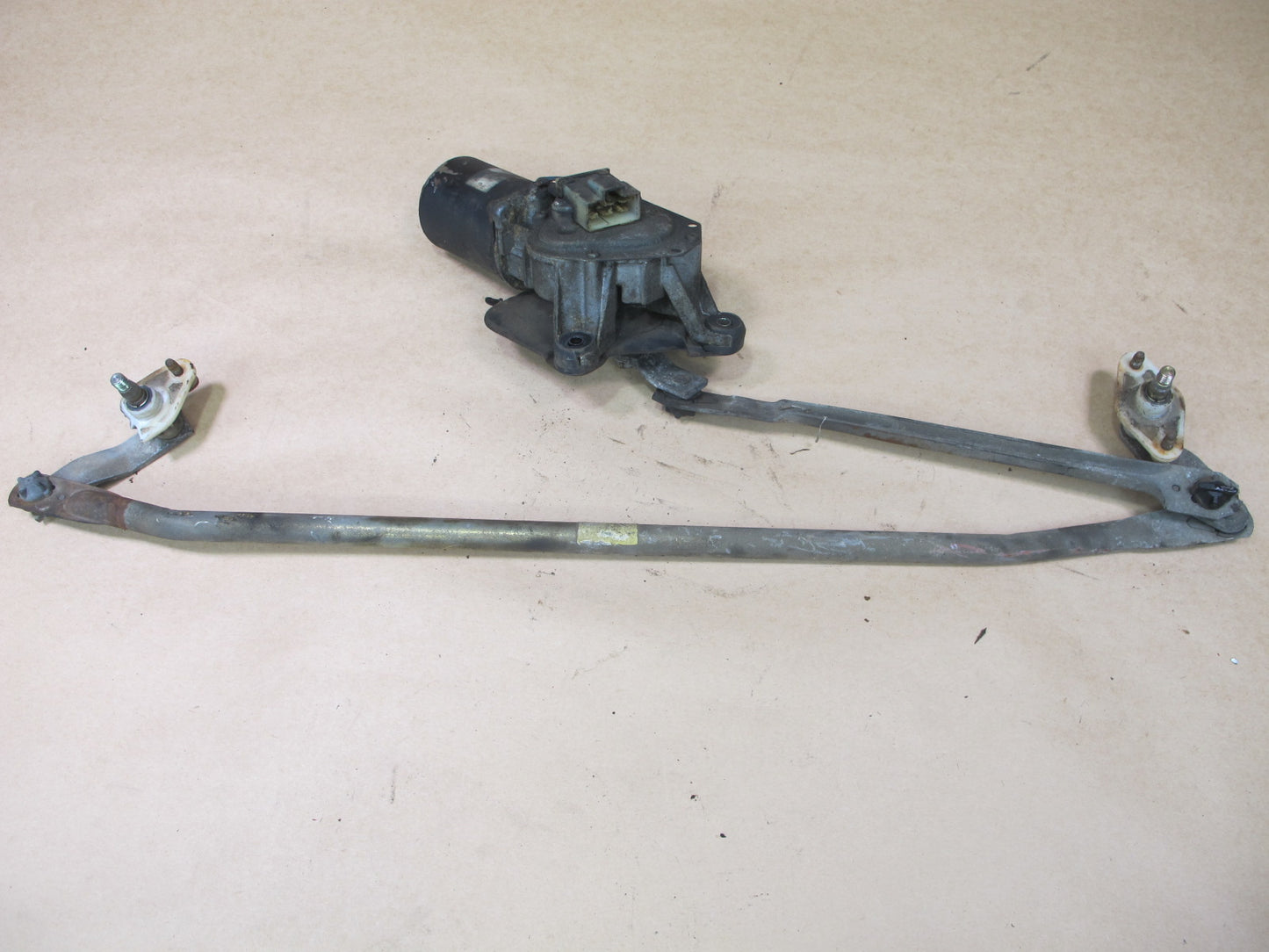 84-89 NISSAN Z31 300ZX WINDSHIELD WIPER TRANSMISSION LINKAGE W MOTOR OEM