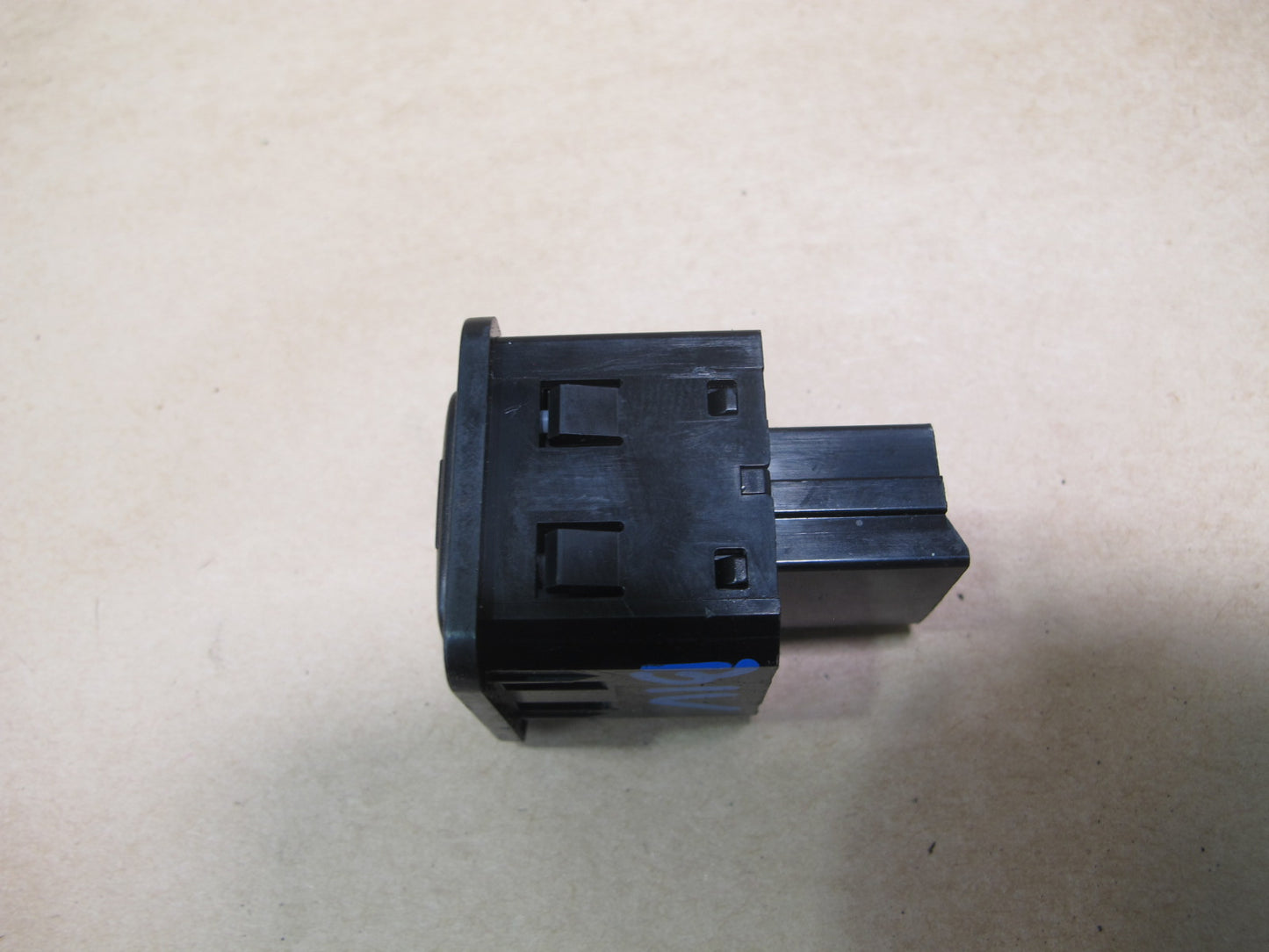 99-01 ISUZU VEHICROSS DOOR MIRROR CONTROL SWITCH OEM