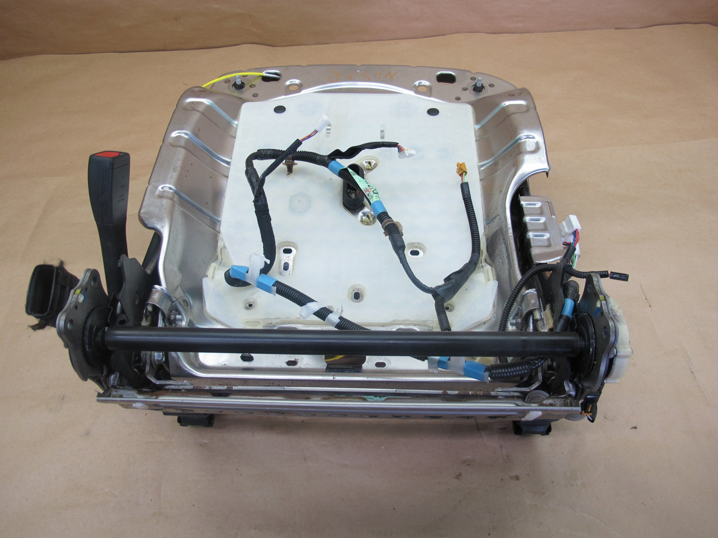 08-16 LEXUS UVF46 LS600h FRONT RIGHT SEAT LOWER FRAME TRACK RAIL W MOTOR OEM