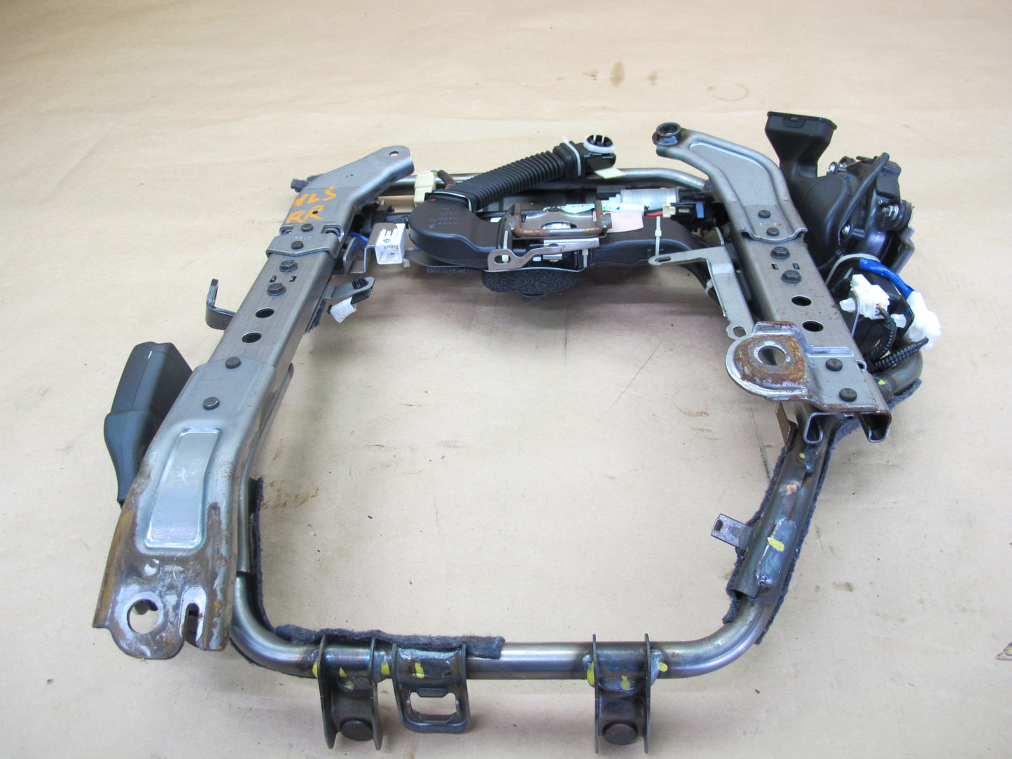 08-16 LEXUS UVF46 LS600hL REAR RIGHT SEAT LOWER FRAME TRACK ADJUSTER MOTOR OEM