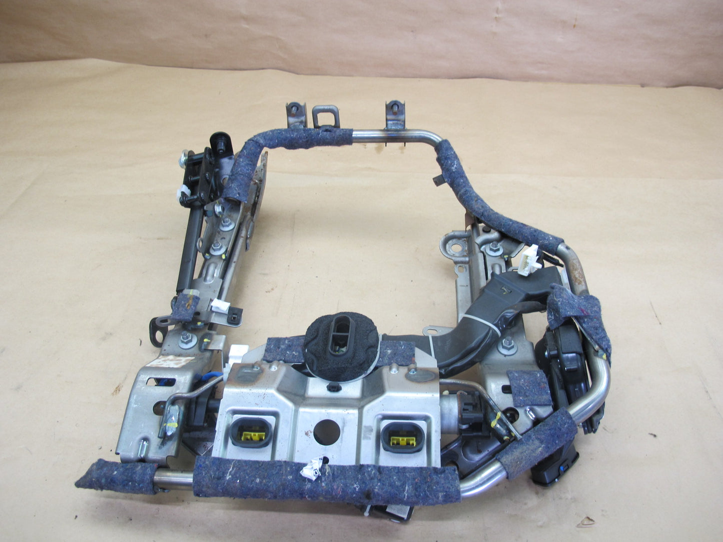 08-16 LEXUS UVF46 LS600hL REAR RIGHT SEAT LOWER FRAME TRACK ADJUSTER MOTOR OEM