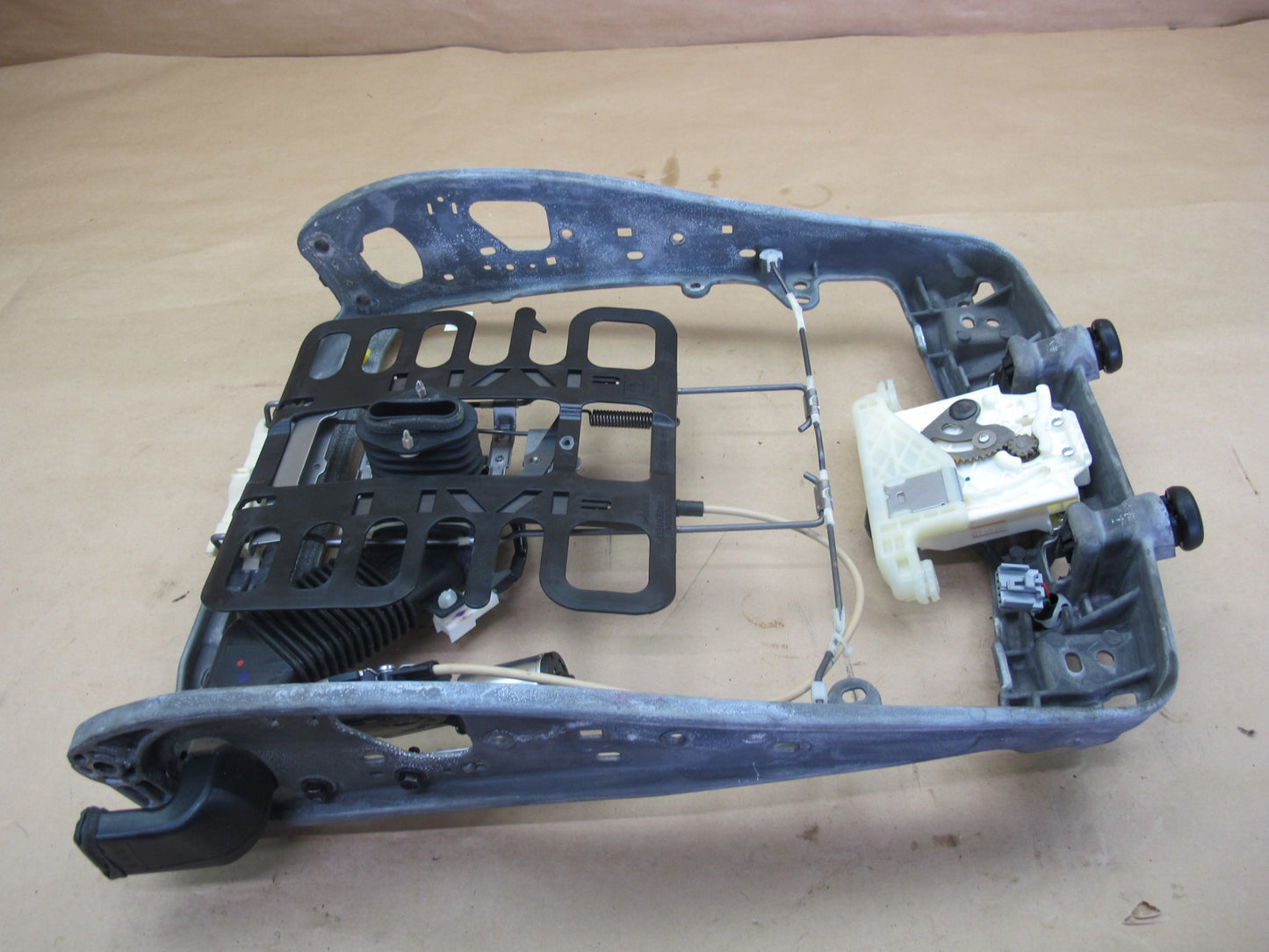 08-16 LEXUS UVF46 LS600h FRONT RIGHT SEAT UPPER BACKREST FRAME RAIL MOTOR OEM