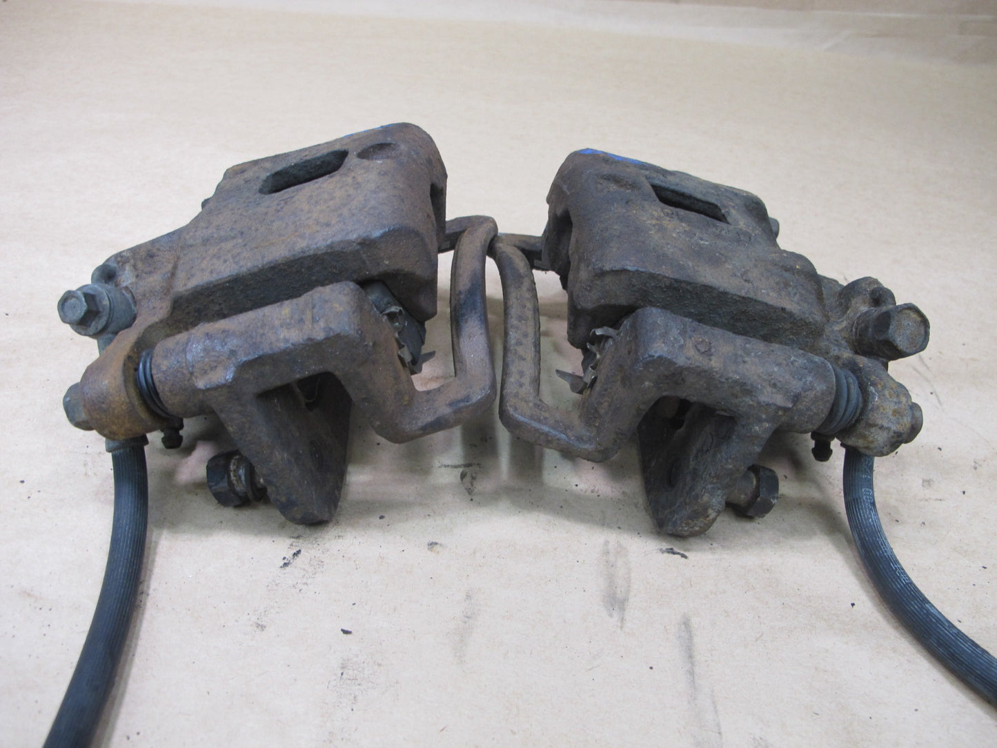 99-01 ISUZU VEHICROSS SET OF 2 REAR LEFT & RIGHT BRAKE CALIPER OEM