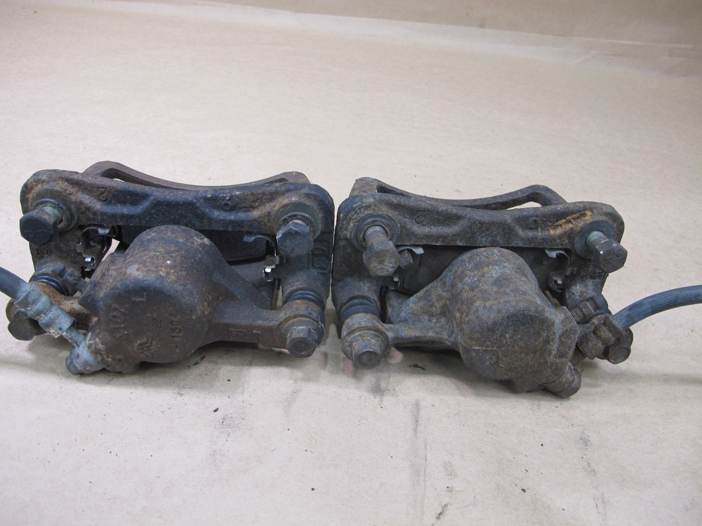 99-01 ISUZU VEHICROSS SET OF 2 REAR LEFT & RIGHT BRAKE CALIPER OEM