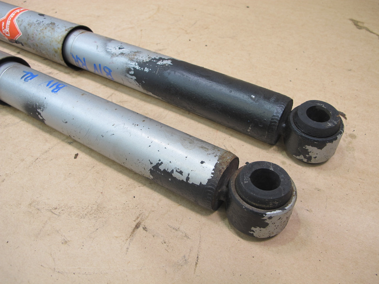 99-01 ISUZU VEHICROSS REAR RIGHT & LEFT SHOCK ABSORBER SET KYB GAS-A-JUST