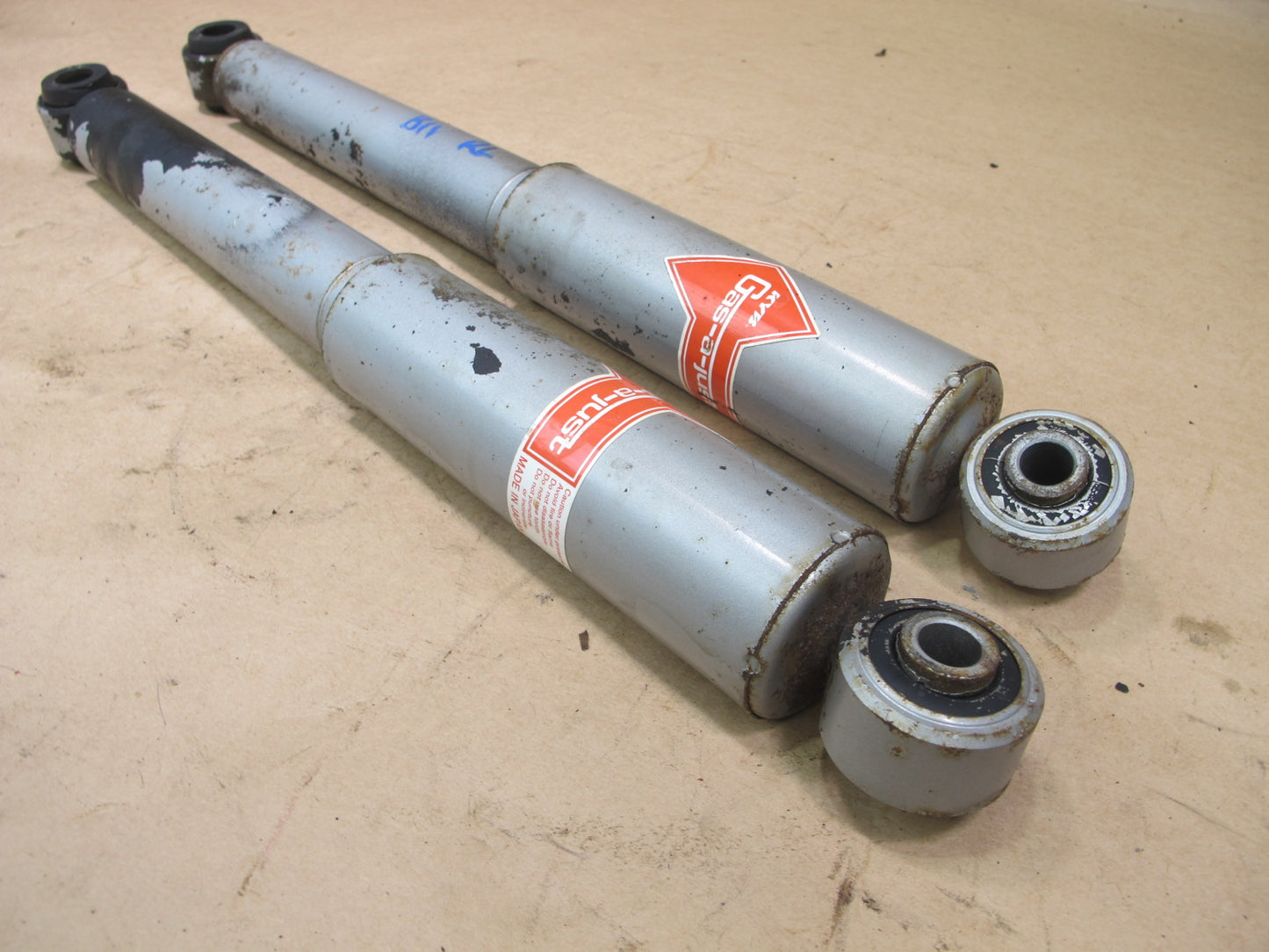 99-01 ISUZU VEHICROSS REAR RIGHT & LEFT SHOCK ABSORBER SET KYB GAS-A-JUST