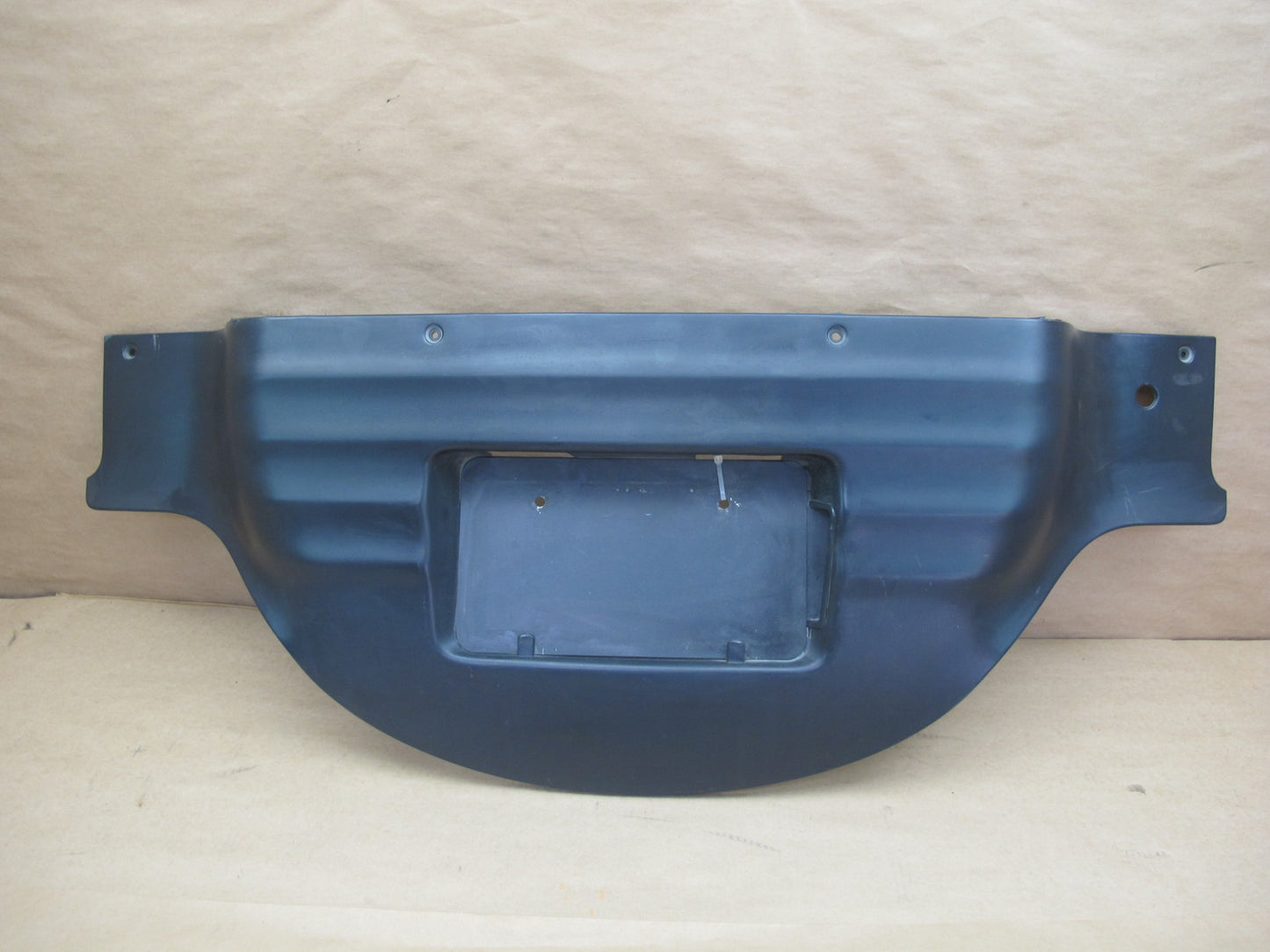 99-01 ISUZU VEHICROSS TAILGATE LOWER PLASTIC PROTECTOR 897144090 OEM