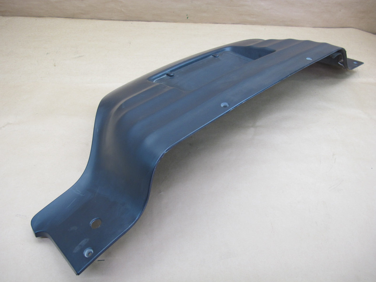 99-01 ISUZU VEHICROSS TAILGATE LOWER PLASTIC PROTECTOR 897144090 OEM