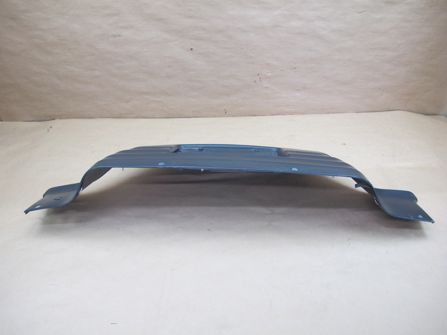 99-01 ISUZU VEHICROSS TAILGATE LOWER PLASTIC PROTECTOR 897144090 OEM