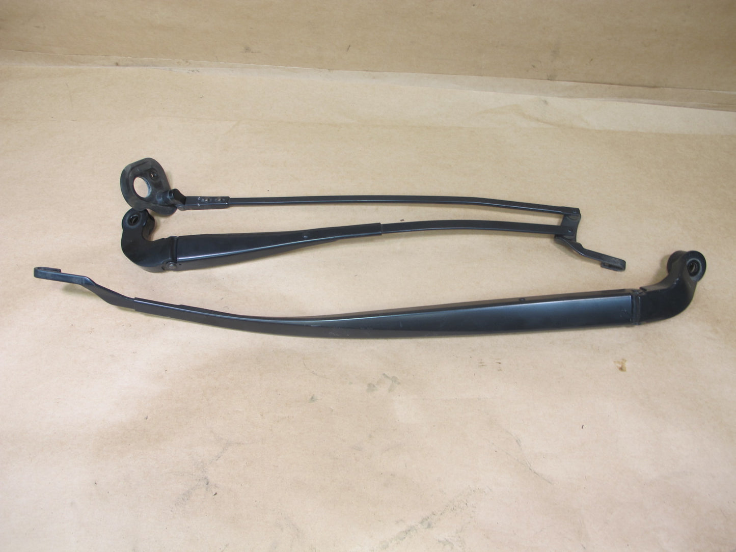 08-16 LEXUS UVF46 LS600h SET OF 2 FRONT LEFT & RIGHT WIPER ARM OEM