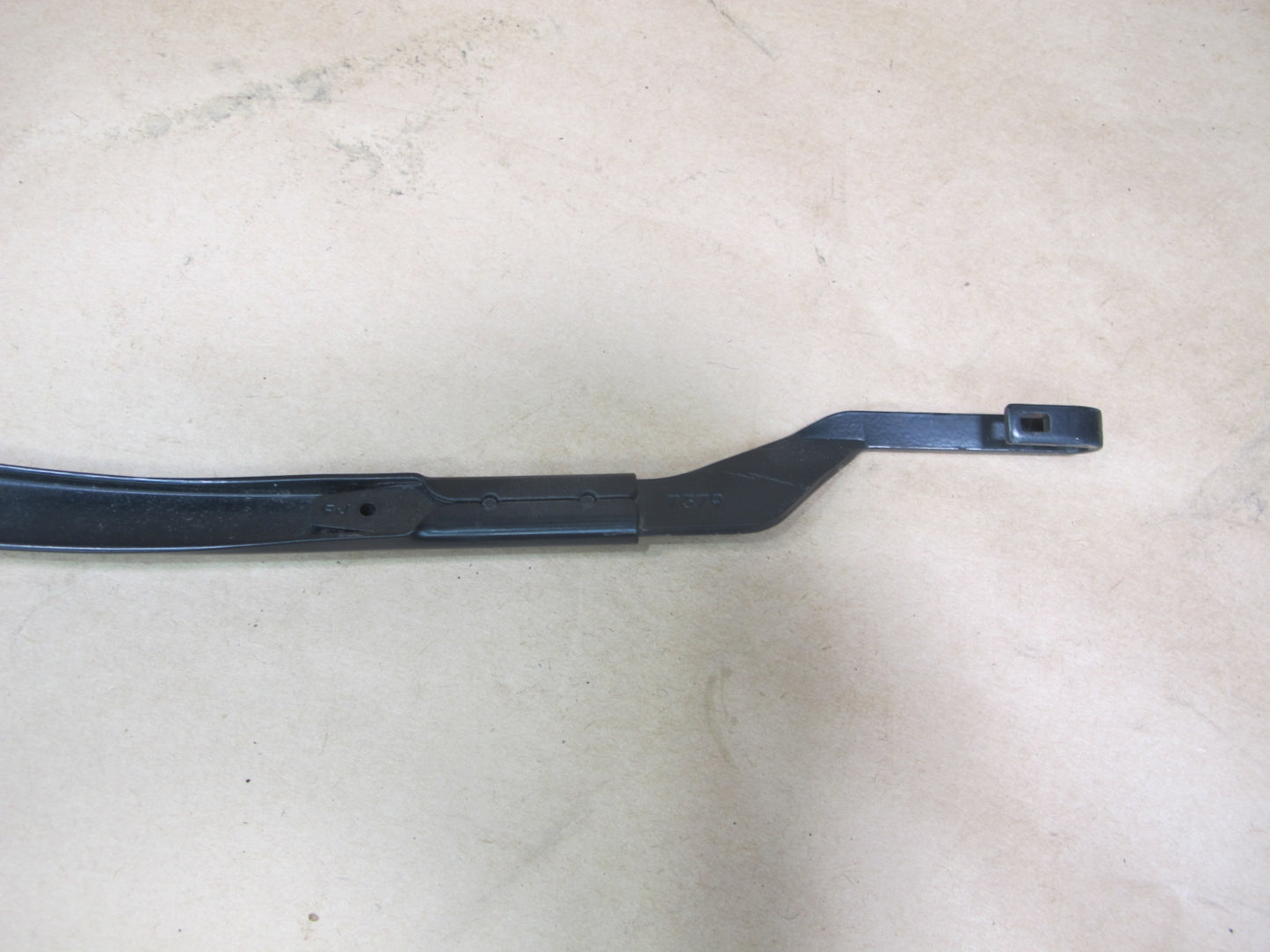 08-16 LEXUS UVF46 LS600h SET OF 2 FRONT LEFT & RIGHT WIPER ARM OEM