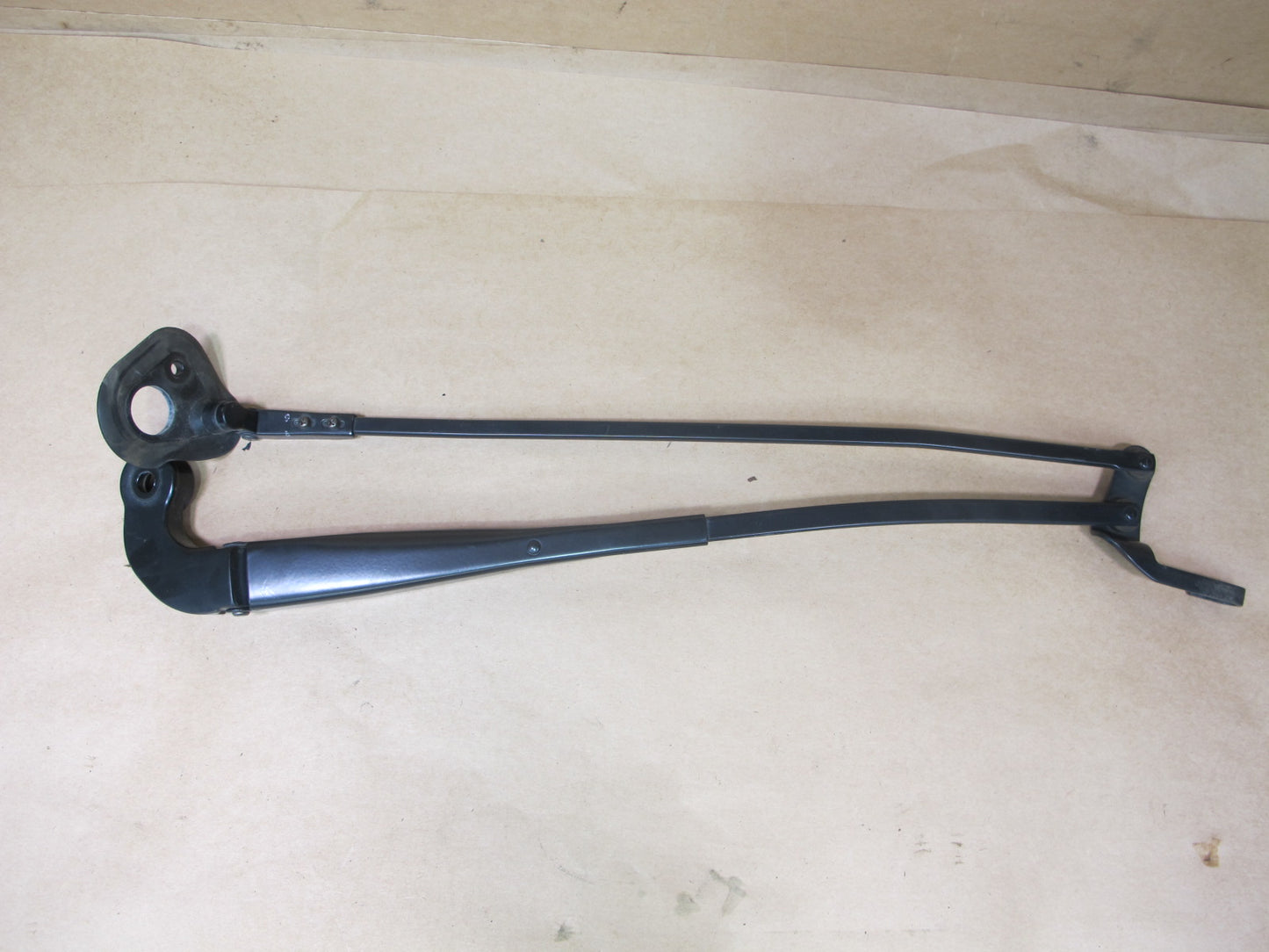 08-16 LEXUS UVF46 LS600h SET OF 2 FRONT LEFT & RIGHT WIPER ARM OEM