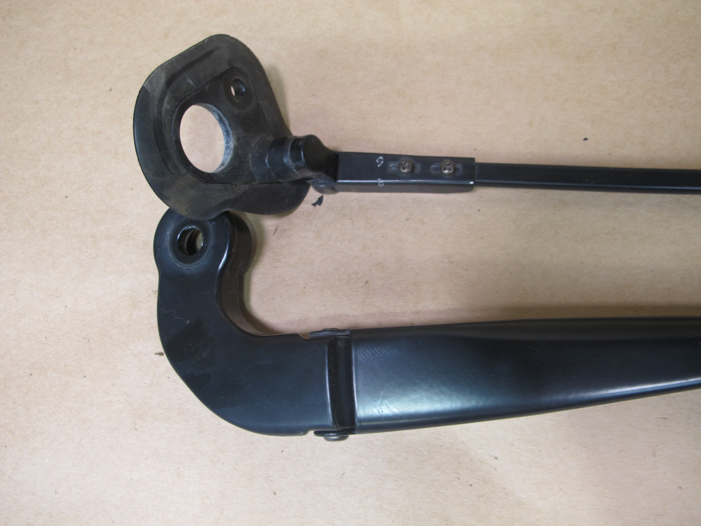 08-16 LEXUS UVF46 LS600h SET OF 2 FRONT LEFT & RIGHT WIPER ARM OEM