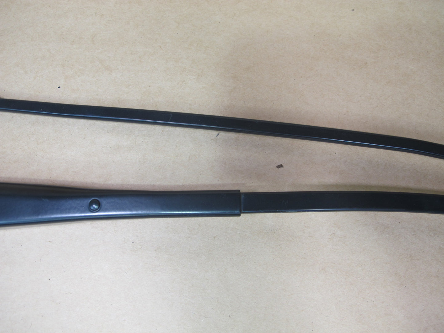 08-16 LEXUS UVF46 LS600h SET OF 2 FRONT LEFT & RIGHT WIPER ARM OEM