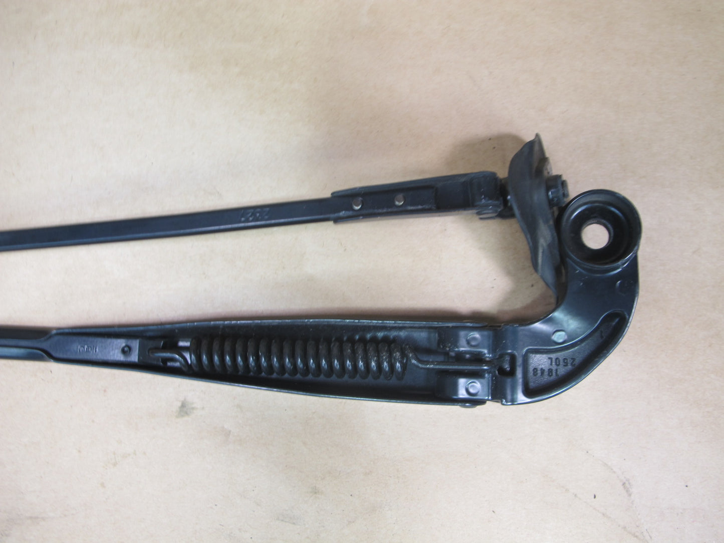 08-16 LEXUS UVF46 LS600h SET OF 2 FRONT LEFT & RIGHT WIPER ARM OEM