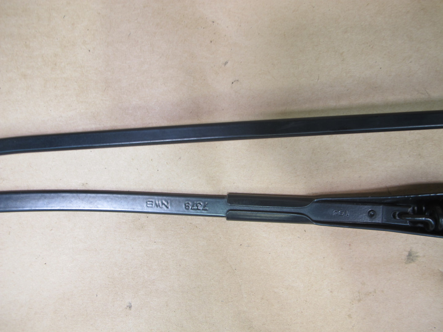 08-16 LEXUS UVF46 LS600h SET OF 2 FRONT LEFT & RIGHT WIPER ARM OEM