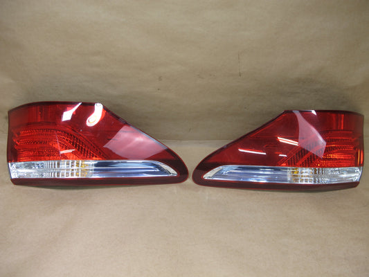 08-09 LEXUS UVF46 LS600h SET OF 2 REAR LEFT & RIGHT OUTER TAIL LIGHT LAMP OEM