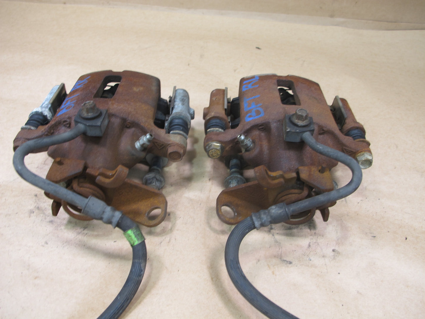 02-05 FORD THUNDERBIRD SET OF 2 REAR LEFT & RIGHT BRAKE CALIPER OEM