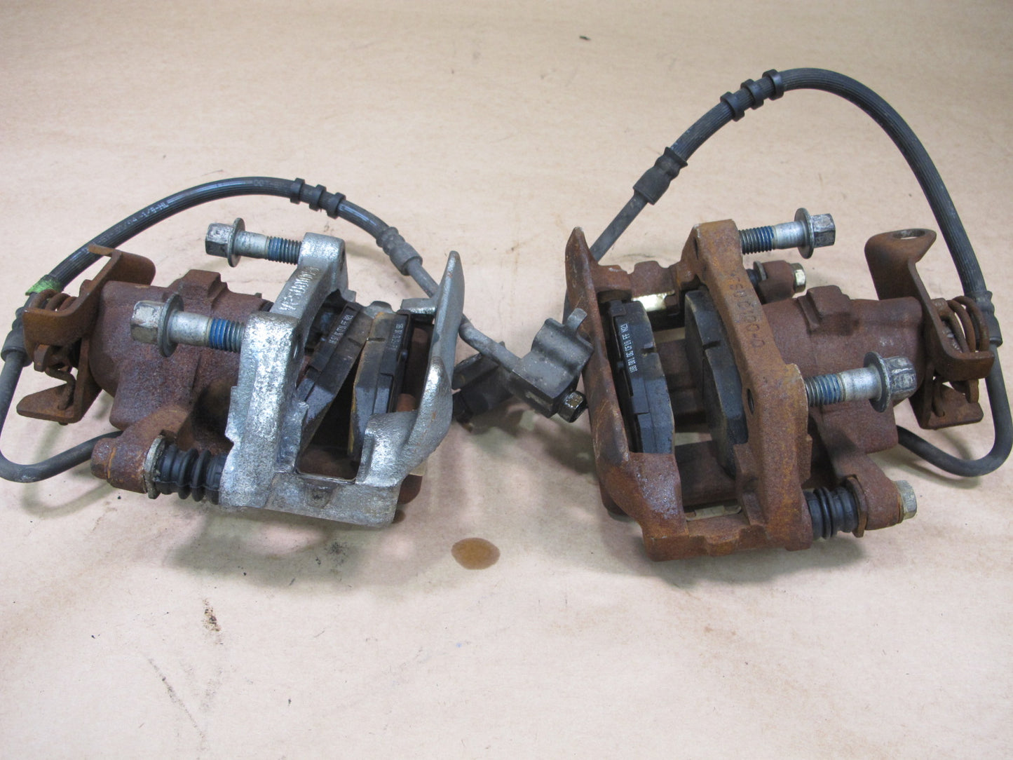 02-05 FORD THUNDERBIRD SET OF 2 REAR LEFT & RIGHT BRAKE CALIPER OEM