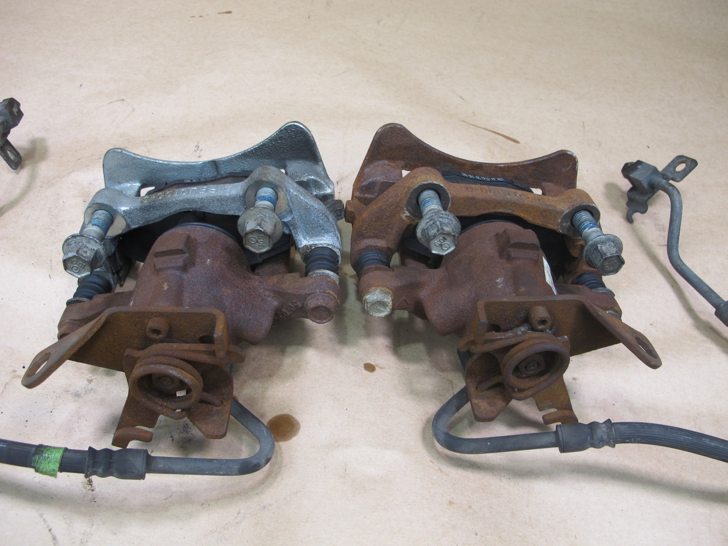 02-05 FORD THUNDERBIRD SET OF 2 REAR LEFT & RIGHT BRAKE CALIPER OEM