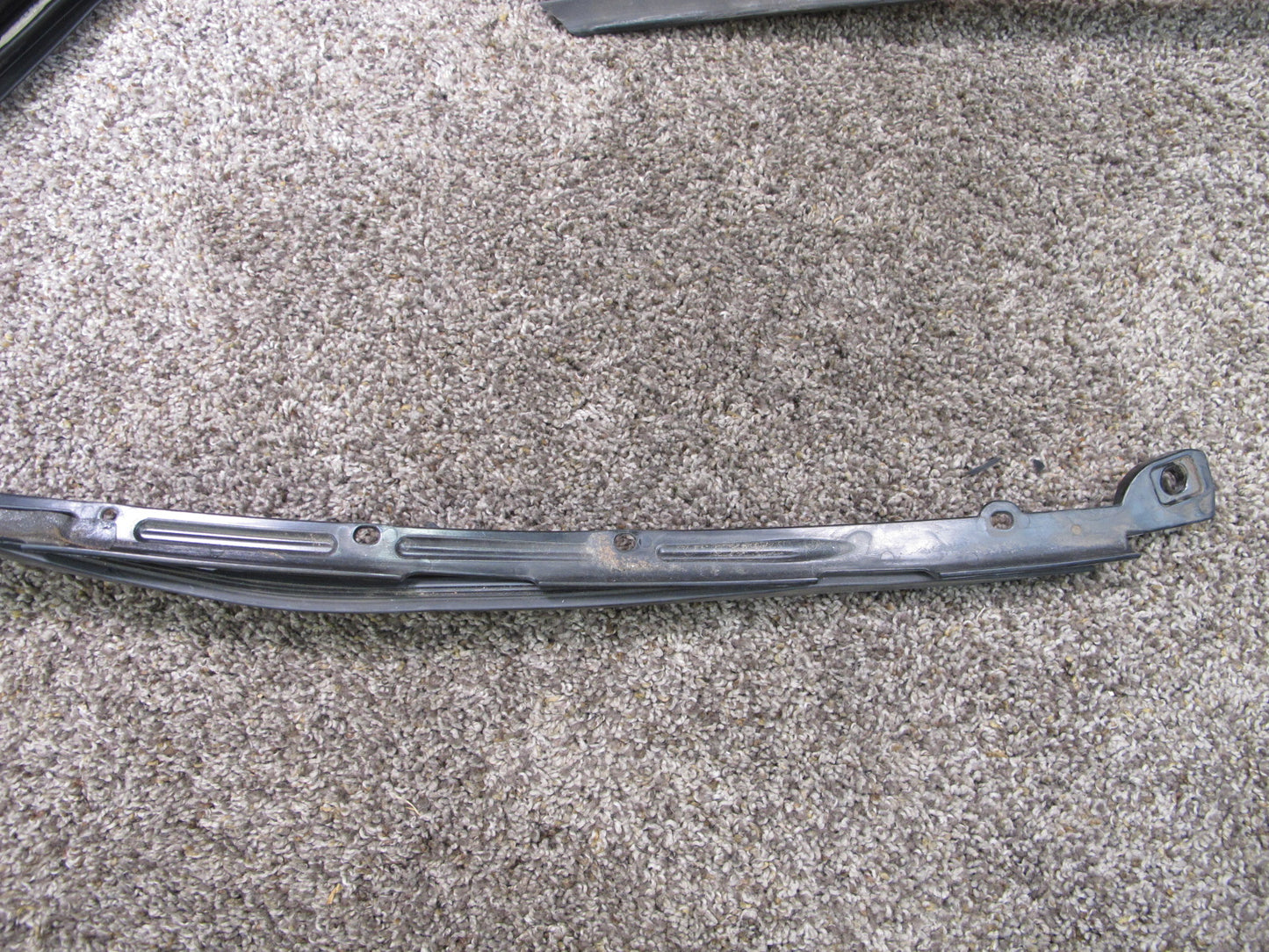 02-05 FORD THUNDERBIRD FRONT WINDSHIELD WEATHERSTRIP RUBBER SEAL OEM