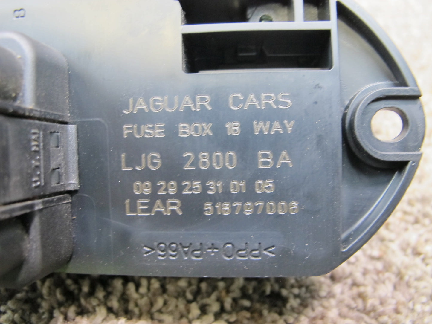 03-06 JAGUAR X100 XK8 DASH FRONT RIGHT FUSE RELAY MODULE LJG2800BA OEM