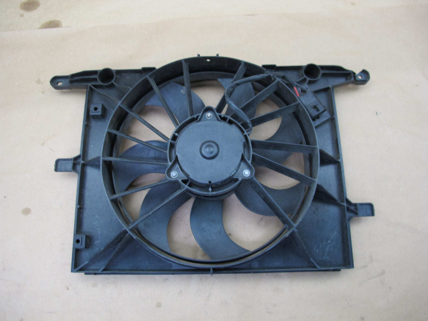 06-09 PONTIAC SOLSTICE ENGINE COOLING RADIATOR FAN MOTOR SHROUD 12244001 OEM