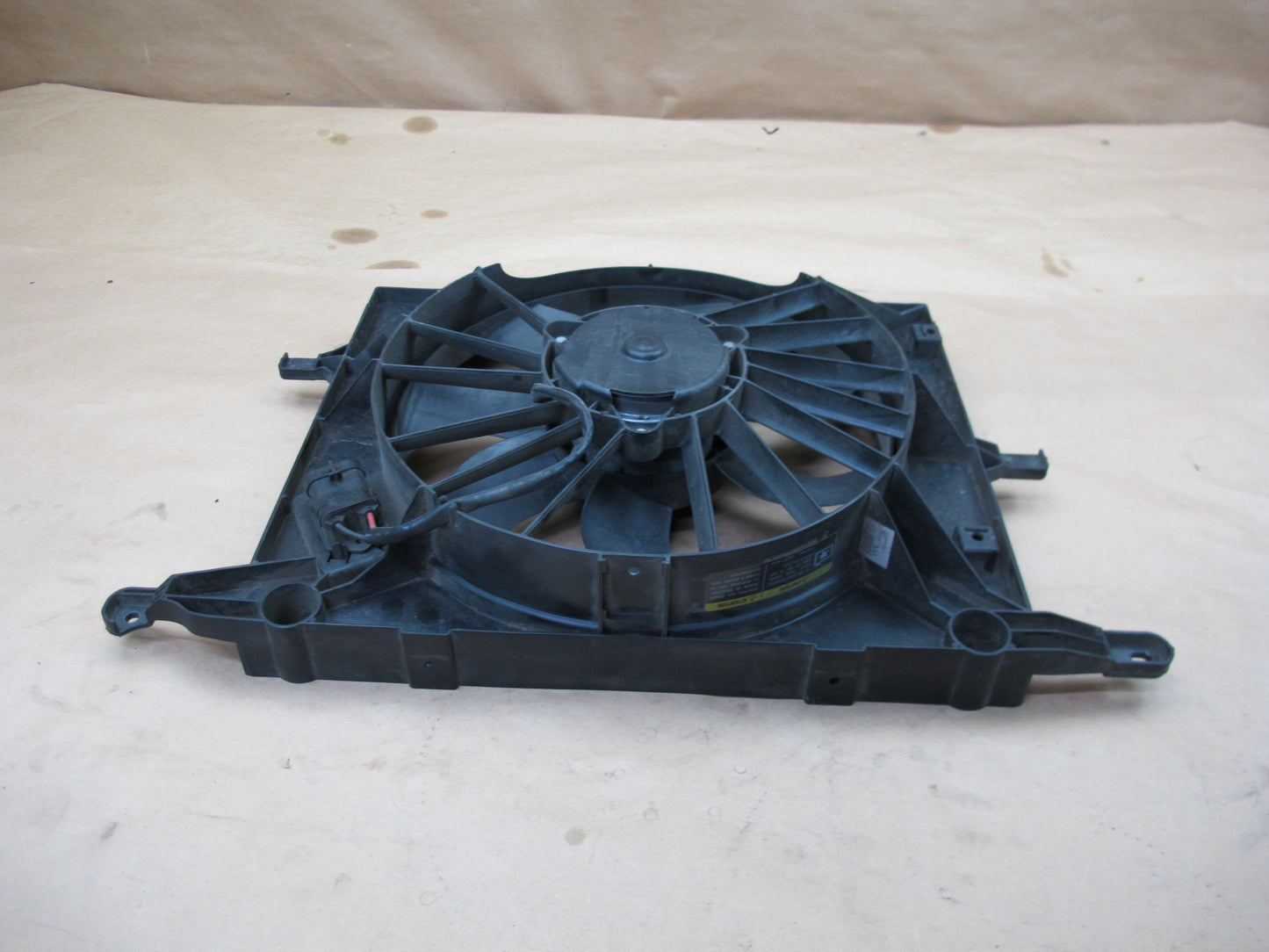 06-09 PONTIAC SOLSTICE ENGINE COOLING RADIATOR FAN MOTOR SHROUD 12244001 OEM