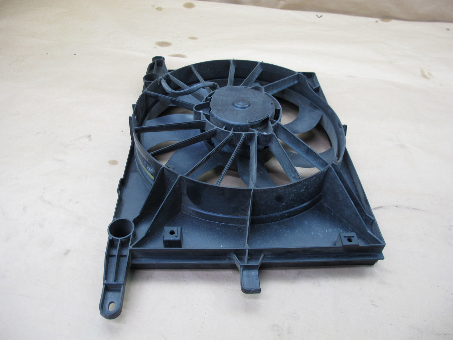 06-09 PONTIAC SOLSTICE ENGINE COOLING RADIATOR FAN MOTOR SHROUD 12244001 OEM