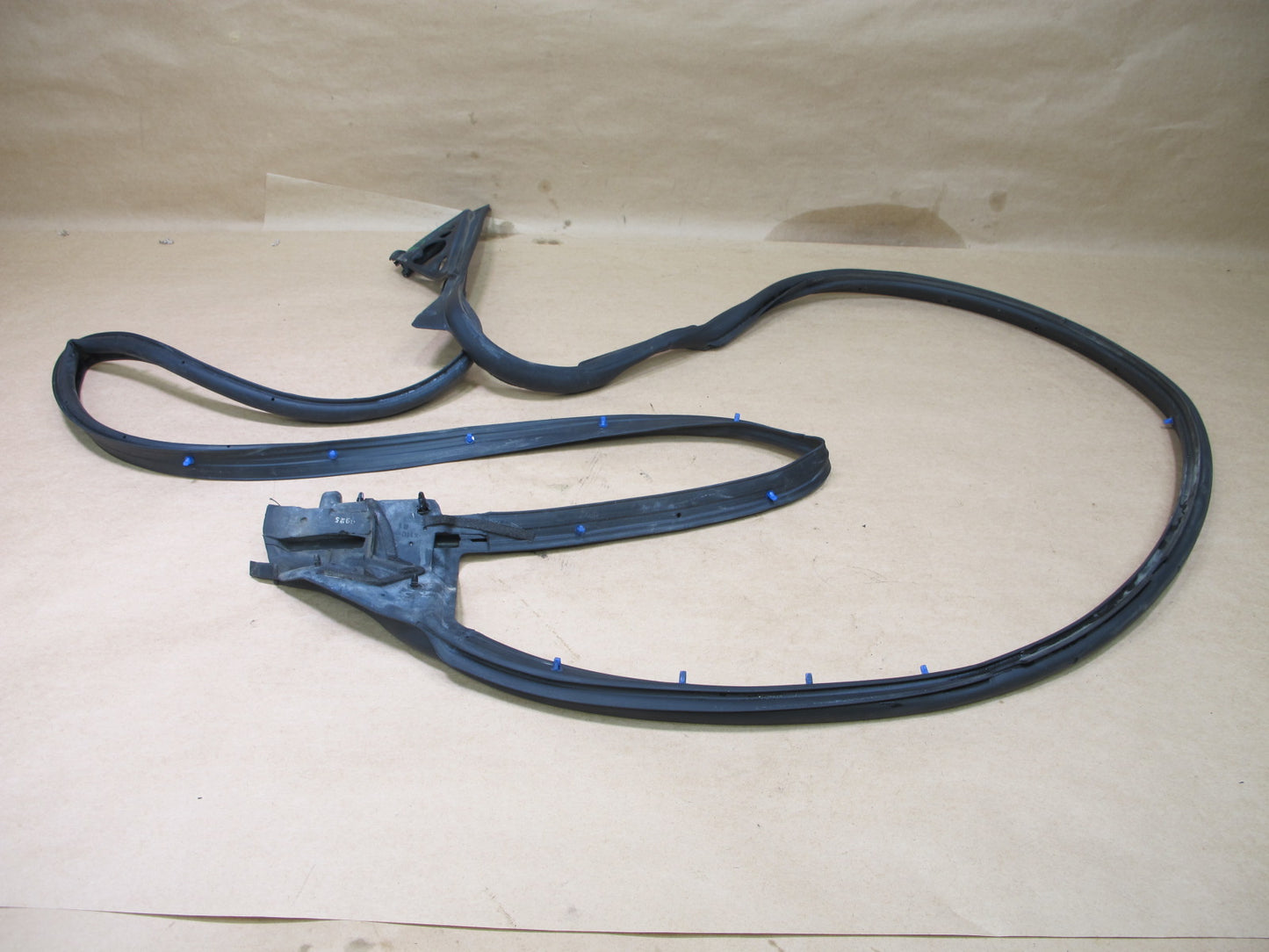 97-06 JAGUAR XK8 X100 FRONT RIGHT DOOR WEATHERSTRIP RUBBER SEAL OEM