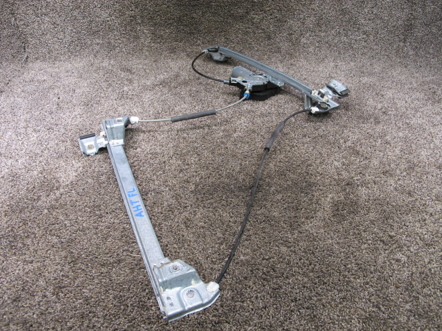 2003-2009 HUMMER H2 FRONT LEFT DRIVER SIDE WINDOW REGULATOR W/ POWER MOTOR