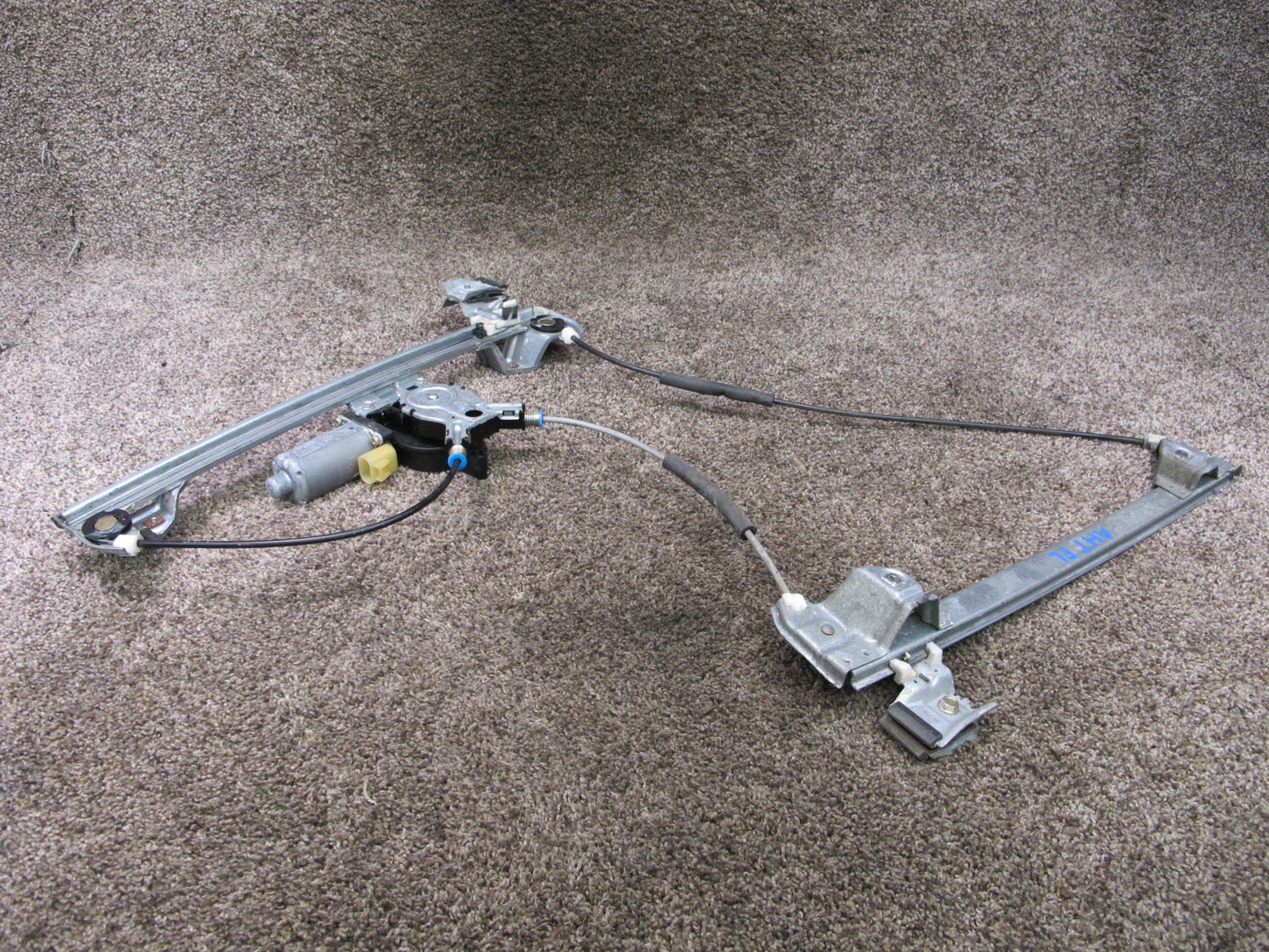 2003-2009 HUMMER H2 FRONT LEFT DRIVER SIDE WINDOW REGULATOR W/ POWER MOTOR