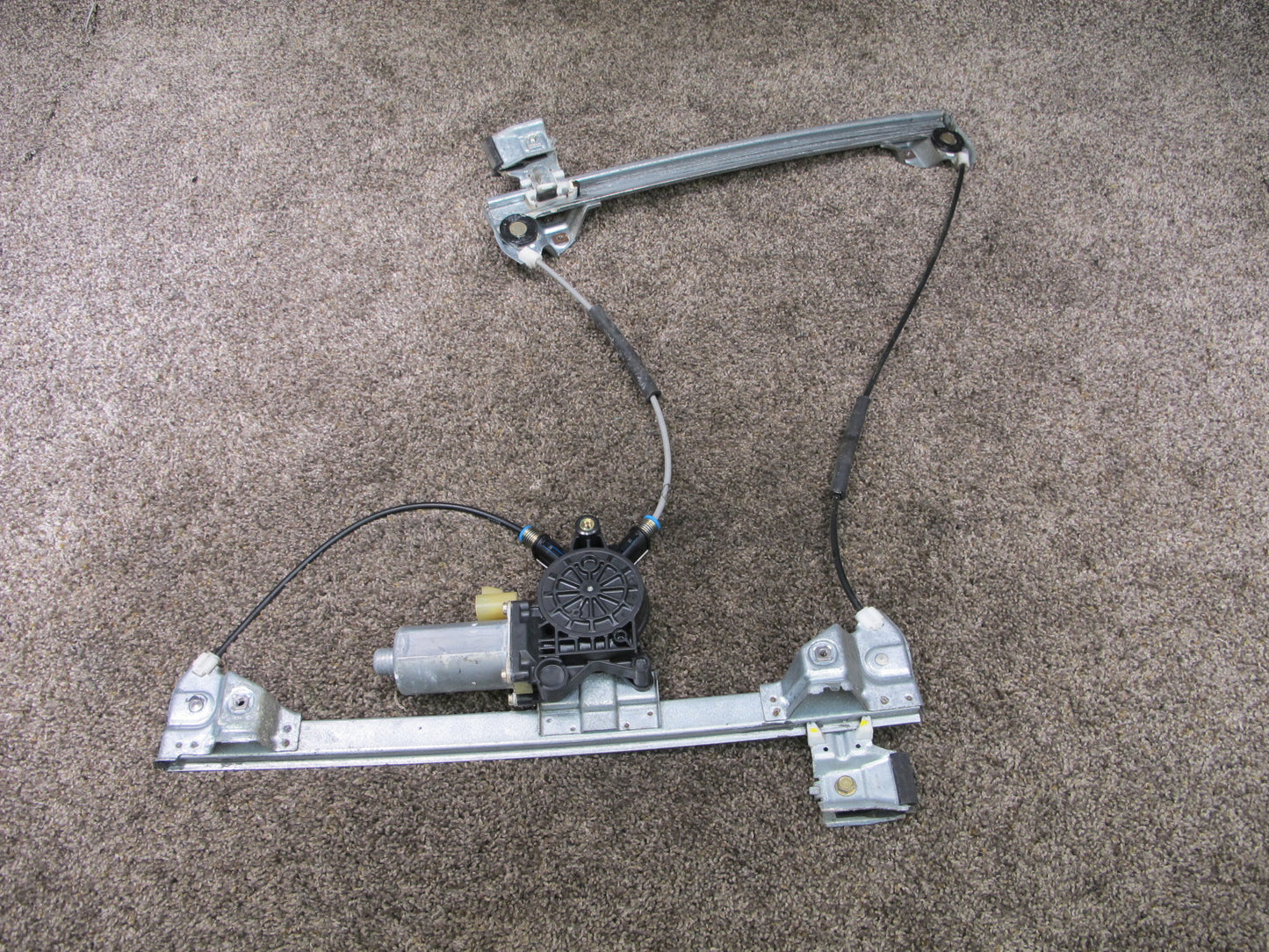 2003-2009 HUMMER H2 FRONT LEFT DRIVER SIDE WINDOW REGULATOR W/ POWER MOTOR