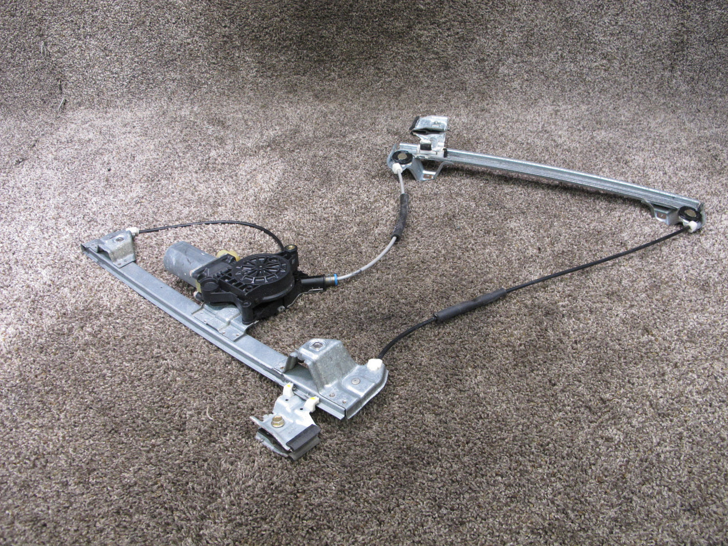 2003-2009 HUMMER H2 FRONT LEFT DRIVER SIDE WINDOW REGULATOR W/ POWER MOTOR