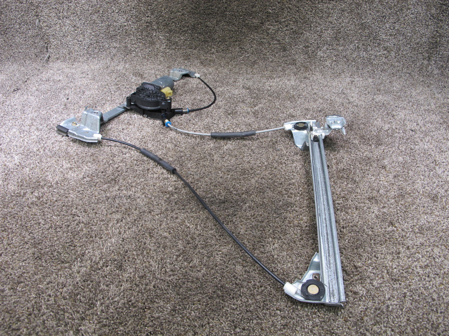 2003-2009 HUMMER H2 FRONT LEFT DRIVER SIDE WINDOW REGULATOR W/ POWER MOTOR